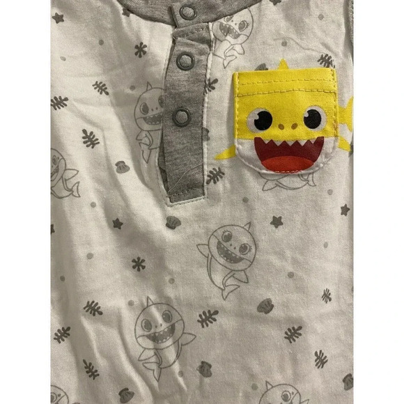 BABY SHARK 2 PIECE 6/9 MONTHS NEW - Picture 6 of 9